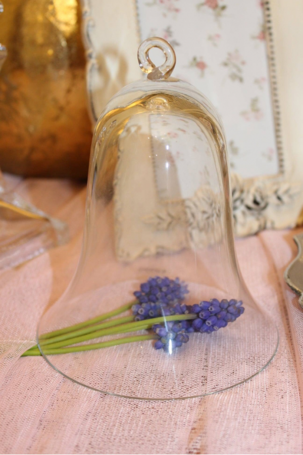 Sklenený poklop v tvare zvona